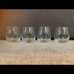 Set of 4 Wine Glasses with Gold Details